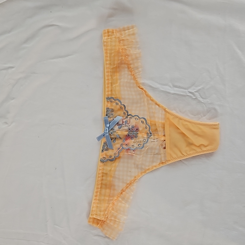 Cleo thong, yellow, NWT